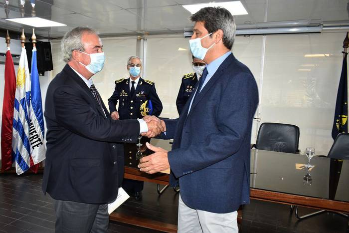 Luis Alberto Heber y Julio Rappa, este miércoles, en el Hospital Policial. · Foto: Secretaría Nacional de Deporte