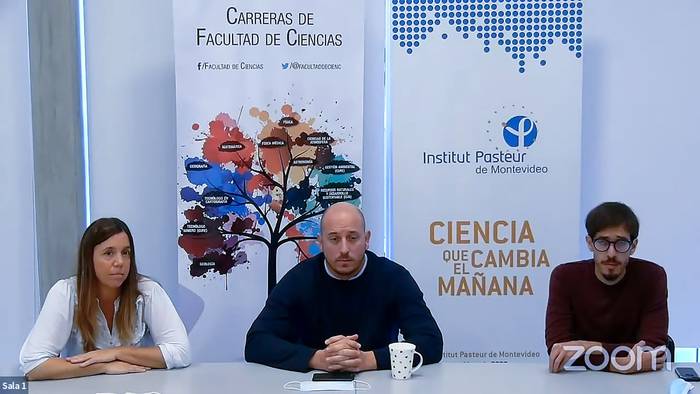 Pilar Moreno, Gonzalo Moratorio y Gregorio Iraola, en una conferencia sobre avances en el estudio de la genómica del coronavirus.  · Foto: s/d de autor