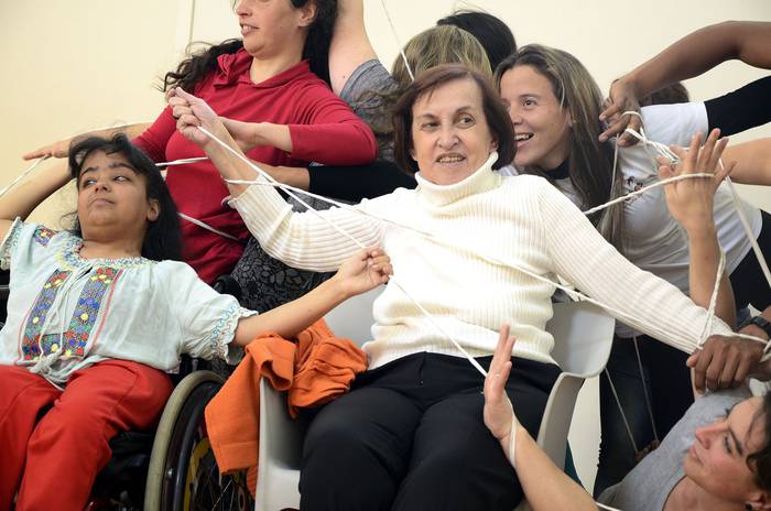 María Elena Curbelo y su hija Raquelita, durante una muestra de danza inclusiva en Casarrodantei (archivo, octubre de 2016).