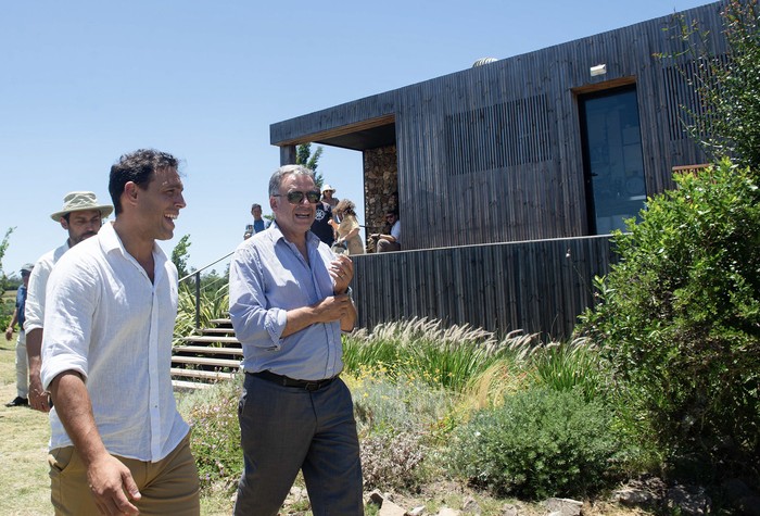 Rodrigo Patrón Silva y Yamandú Orsi en la Fundación Ambá, en Pueblo Edén. · Foto: Martín Cerchiari, Presidencia