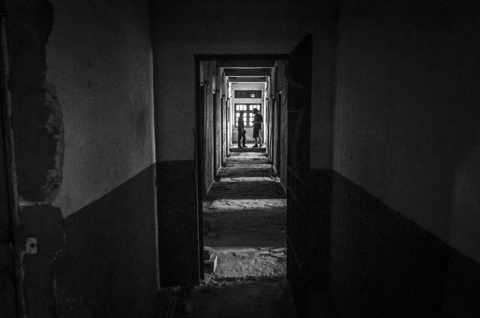 Visita en el marco del curso de educación permanente “Materialidad y memoria. Saberes y prácticas aplicadas al estudio de los espacios represivos clandestinos de la dictadura“ (Facultad de Arquitectura, Diseño y Urbanismo de la Udelar), en noviembre de 2020. · Foto: Martín Varela