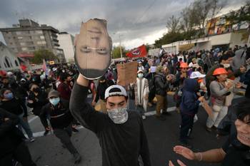 Movilización de estudiantes durante la marcha en apoyo al paro nacional convocado por la Conaie, el 23 de setiembre, en Quito. · Foto: Rodrigo Buendía, AFP