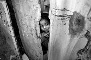 Niña palestina en su su casa, en una zona pobre de la ciudad de Khan Yunisen, al sur de la Franja de Gaza. Foto: Said Khatib, AFP