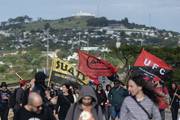 La Columna Cerro-La Teja, marchando hacia el acto  por el día internacional de los trabajadores.