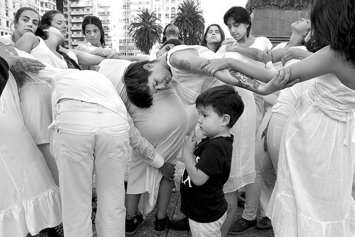 Marcha por el Día Internacional de la Mujer, ayer, en la plaza Independencia. Foto: Iván Franco