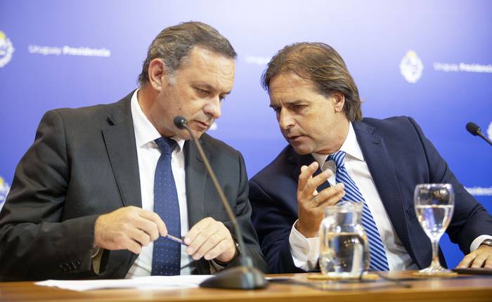 Álvaro Delgado y Luis Lacalle Pou, durante una conferencia de prensa en la Torre Ejecutiva (archivo, marzo de 2020). · Foto: .