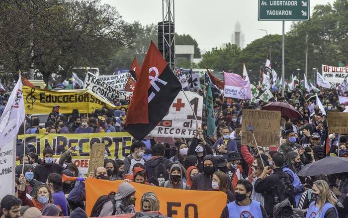 Marcha del PIT-CNT (archivo, octubre de 2020). · Foto: Federico Gutiérrez