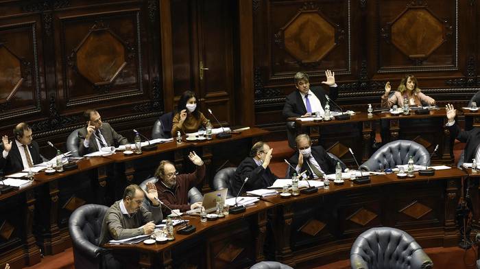 Votación de la Ley de Urgente Consideración, ayer, en el Senado. · Foto: Federico Gutiérrez
