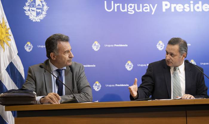 Daniel Salinas y Álvaro Delgado, durante la conferencia de prensa en la Torre Ejecutiva. · Foto: Mariana Greif