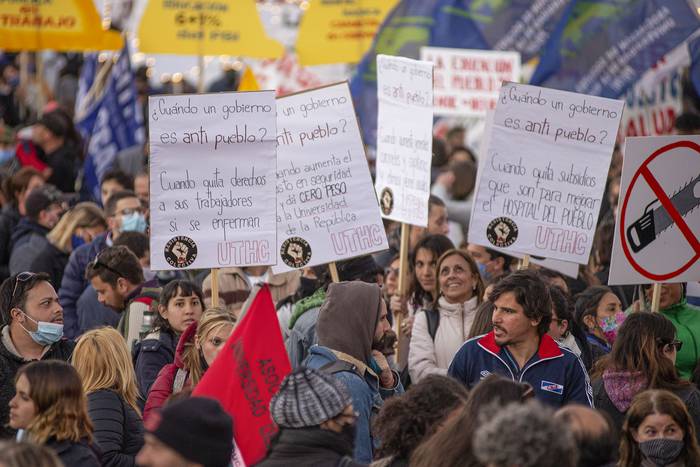 Concentración organizada por la Intersocial frente al Palacio Legislativo. · Foto: Alessandro Maradei