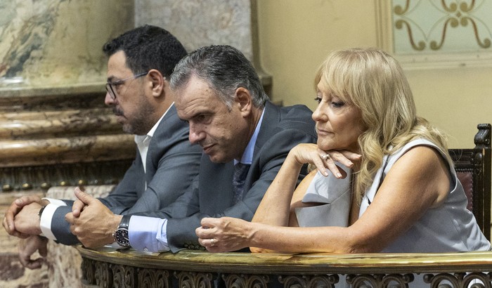 Alejandro Sánchez, Yamandú Orsi y Carolina Cosse, el 15 de febrero, en la Cámara de Diputados. · Foto: Rodrigo Viera Amaral