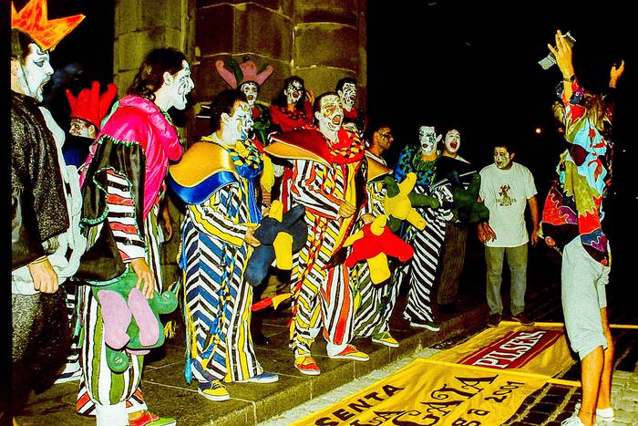 La Mojigata en la Puerta de la Ciudadela, en el desfile de Carnaval de 2001.  · Foto: Pablo Paz