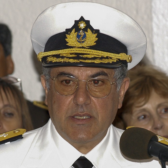 Tabaré Daners, el 1 de febrero de 2006 cuando asumió como comandante en jefe de la Armada. Foto: Presidencia de la República