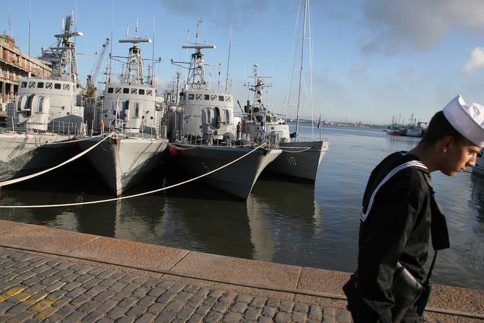Barcos de la Armada Nacional en el Puerto de Montevideo. · Foto: Ricardo Antúnez, adhocFOTOS