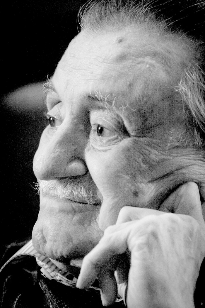Mario Benedetti, en la presentación del libro "Vivir adrede" (archivo, setiembre de 2007). · Foto: Javier Calvelo, adhocFOTOS