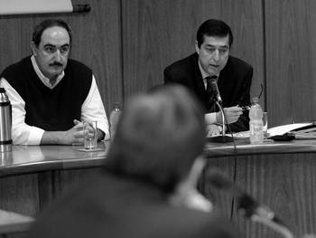 El diputado Rodrigo Goñi junto al diputado Gustavo Borsari durante una sesión de la comisión investigadora de entes del período 2000-2005 de la cámara de diputado. (archivo, mayo de 2008)
El diputado Rodrigo Goñi junto al diputado Gustavo Borsari durante una sesión de la comisión investigadora de entes del período 2000-2005 de la cámara de diputado. (archivo, mayo de 2008)