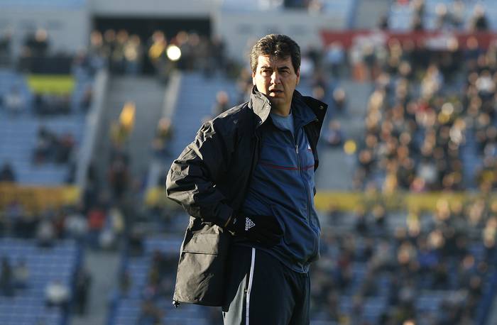 Jorge da Silva, dirigiendo a Defensor Sporting en la final con Peñarol en la que Defensor se coronó campeón uruguayo por cuarta vez, el 25 de junio de 2008.  · Foto: Javier Calvelo