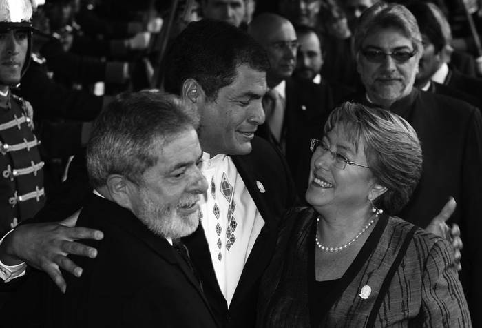 Lula, Rafael Correa y Michelle Bachelet, ayer, en el convento San Agustín, donde se celebró la III Reunión Ordinaria de la Unión de Naciones Suramericanas (Unasur).  · Foto: S/D autor