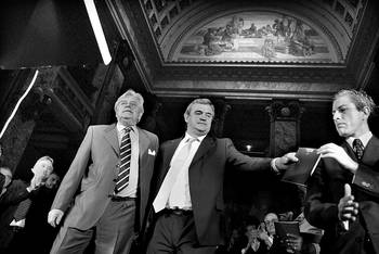 Luis Alberto Lacalle, Jorge Larrañaga y Washington Ribeiro, ayer, al finalizar el acto donde la fórmula blanca presentó su programa de gobierno. Luis Alberto Lacalle, Jorge Larrañaga y Washington Ribeiro, ayer, al finalizar el acto donde la fórmula blanca presentó su programa de gobierno.