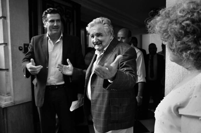 Pedro Bordaberry y José Mujica, ayer, tras la reunión que mantuvieron en la sede del Frente Amplio.  · Foto: Javier Calvelo