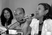 Hyara Rodríguez, Ana Olivera y Daniel Martínez, ayer, cuando al candidata del Frente Amplio a la Intendencia de Montevideo visitó la departamental del Partido Socialista