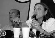 Ana Olivera y Daniel Martínez, ayer, cuando al candidata del Frente Amplio a la Intendencia de Montevideo visitó la departamental del Partido Socialista