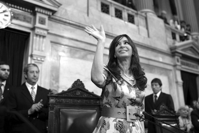 La Presidenta de Argentina, Cristina Fernández, saluda a los congresistas ayer, durante la inauguración de las sesiones ordinarias del Parlamento del presente año en la sede del Congreso en la ciudad de Buenos Aires. EFE/Luis Zabreg

 · Foto: Efe, Luis Zabreg 