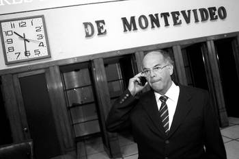 El presidente de la Administración Nacional de Puertos, Gastón Silberman, ayer en la Bolsa de Valores. / El presidente de la Administración Nacional de Puertos, Gastón Silberman, ayer en la Bolsa de Valores. /