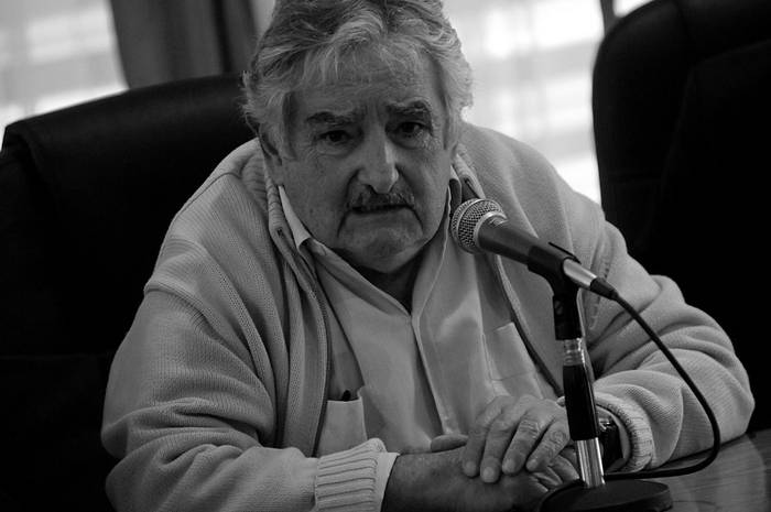 José Mujica durante la conferencia de prensa que brindó a su regreso de Brasil, el martes · Foto: Pablo Nogueira