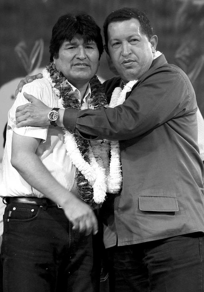  


Evo Morales y Hugo Chávez, ayer, durante la clausura de la cumbre social sobre el cambio climático en el estadio Félix Capriles de Cochabamba (Bolivia)
 · Foto: EFE, Martín Alipaz