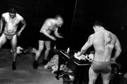 Durante una sesión de fotos y video para un proyecto de sitio web de Eduardo y Michael en el local gay exclusivo para hombres Chains, 2010.