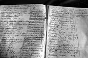 Cuaderno indexado que registra los nombres de los pacientes y su número de historia clínica en la policlínica Manuel Liberoff de ASSE, en Malvín Norte.