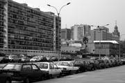 Autos estacionados en la rambla, a la altura de las calles Zabala y Misiones. Montevideo, 2010.