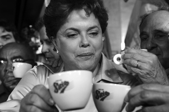 Dilma Rousseff, durante un acto de campaña en Brasilia. · Foto: EFE, Fernando Bizerra Jr