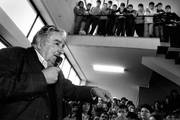 José Mujica habla durante la primera jornada de entrega de computadoras a los alumnos de enseñanza secundaria, en el marco del Plan CEIBAL, ayer, en la Escuela Técnica del Cerro