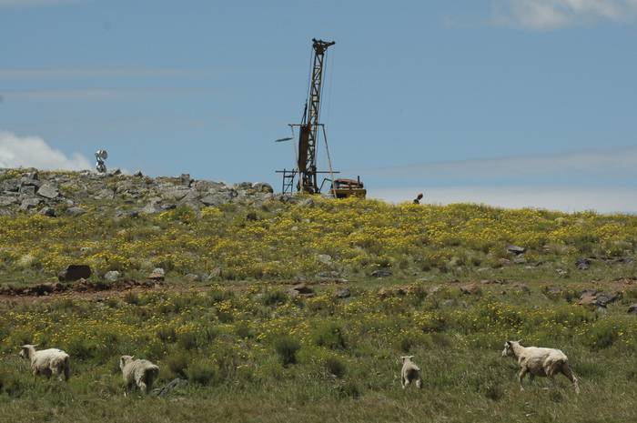 Prospección de la minera Aratirí en la cuenca del arroyo Valentines (archivo, noviembre de 2010). · Foto: Victoria Rodríguez