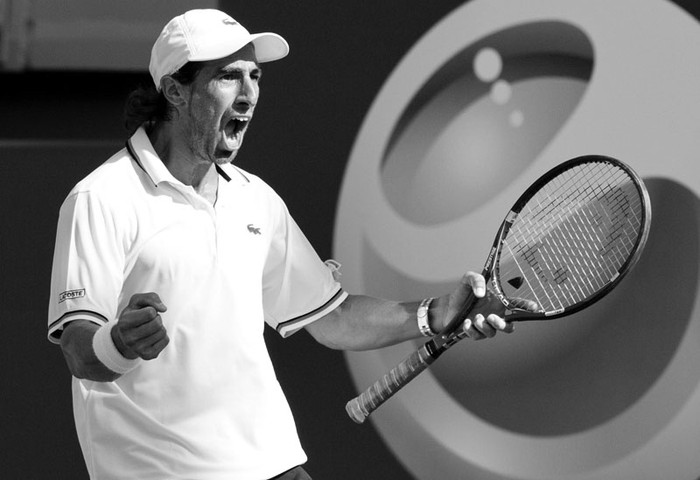 Pablo Cuevas celebra tras derrotar al estadounidense
Andy Roddick Abierto Sony Ericsson, en el Centro de Tenis Crandon Park
de Cayo Vizcaíno, Florida (EEUU).  · Foto: Efe, Gary I Rothstein