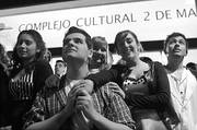Elenco de Alguien, en el Centro Cultural 2 de Mayo, durante la presentación oficial de la serie, el sábado, en Castillos. / Foto: Pablo Vignali