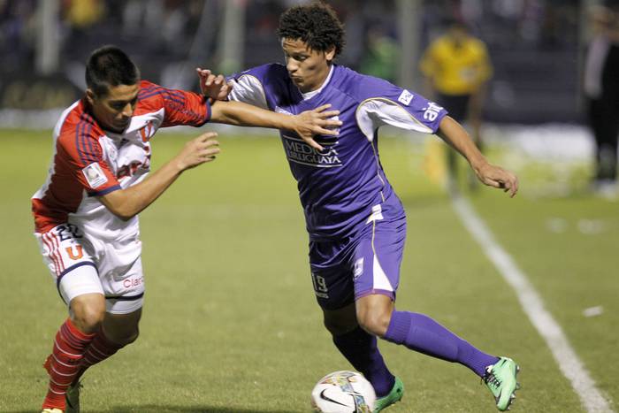 Felipe Gedoz, durante un partido por la Copa Libertadores, ante la Universidad de Chile, el 9 de abril de 2014, en el estadio Luis Franzini.  · Foto: Iván Franco