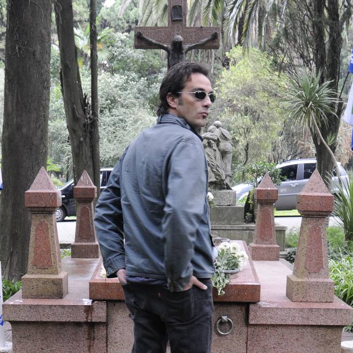 Mateo Gutiérrez en el Cementerio Central, el 20 de mayo de 2014. · Foto: Sandro Pereyra