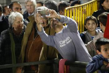 Lucía Topolansky y José Mujica, en el estadio Centenario, despidiendo a la selección uruguaya que disputó la Copa del Mundo de Brasil, el 4 de junio de 2014. · Foto: Sandro Pereyra