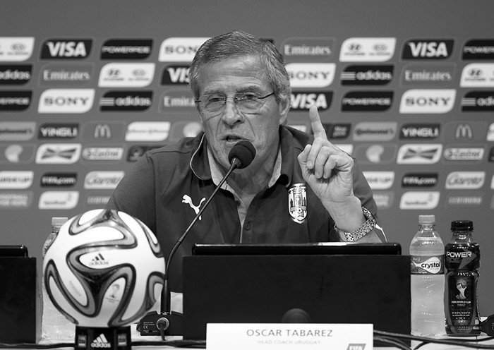 El técnico de Uruguay, Óscar Washington Tabárez, durante la conferencia de prensa en el estadio Maracaná.  · Foto: Sandro Pereyra