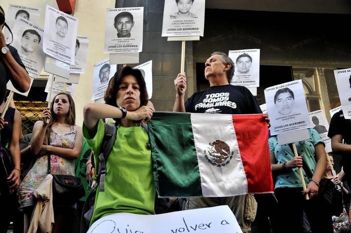 Marcha contra la detención y desaparición de los 43 estudiantes de Ayotzinapa, México. Foto: Javier Calvelo (archivo, noviembre 2014).