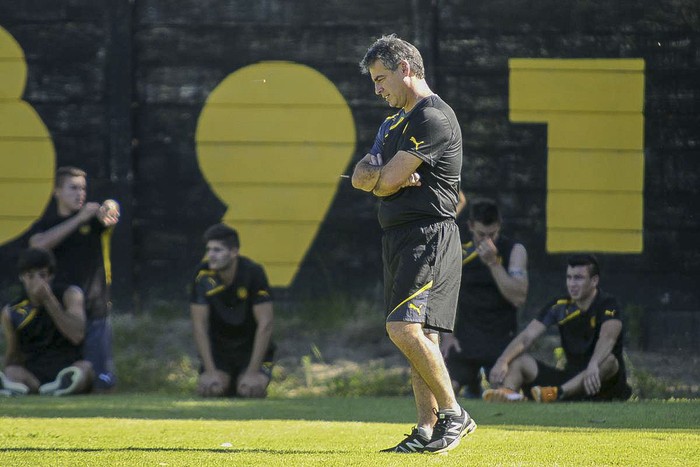 Pablo Bengoechea durante un entrenamiento de Peñarol en Los Aromos (archivo, mayo de 2015). · Foto: Javier Calvelo / adhocFOTOS