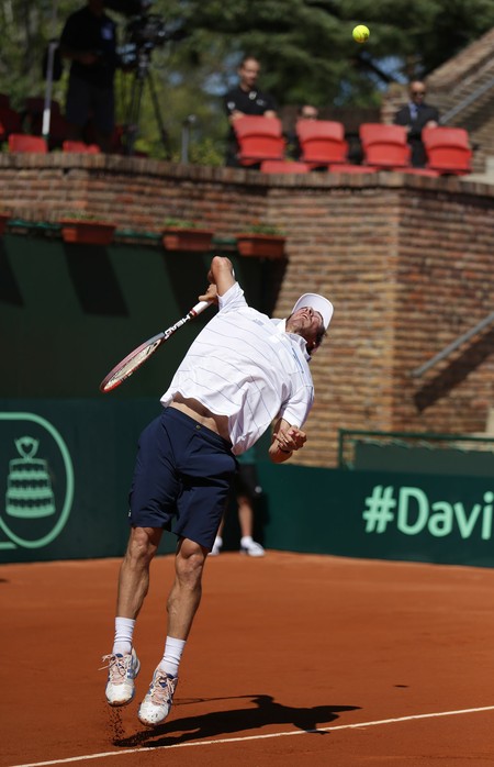Pablo Cuevas frente a Alejandro González de Colombia por Copa Davis, en el Carrasco Lawn Tenis. (archivo, marzo de 2015)
· Foto: Pablo Nogueira Pablo Cuevas frente a Alejandro González de Colombia por Copa Davis, en el Carrasco Lawn Tenis. (archivo, marzo de 2015)
· Foto: Pablo Nogueira