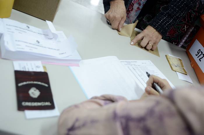 Circuito de votación en Carrasco, de las elecciones departamentales y municipales (archivo, 2015). · Foto: Pablo Vignali