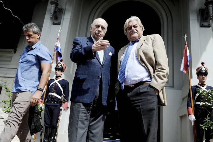 Julio María Sanguinetti y Luis Alberto Lacalle en la residencia presidencial de Suárez (archivo, marzo de 2016). · Foto: Javier Calvelo, adhocFOTOS
