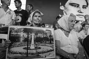 Manifestación en Plaza de Mayo por los 40 años del golpe de Estado en Argentina. Foto: Santiago Mazzarovich.