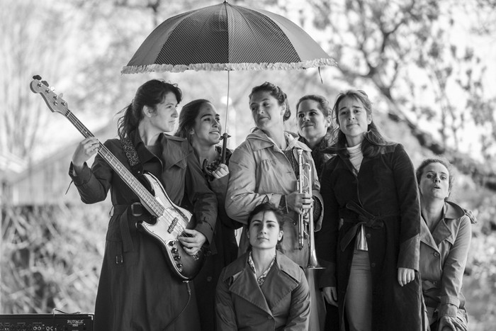 "Las incómodas Margaritas" durante el lanzamiento del Festival Internacional de Circo de Montevideo, en el Centro Cultural Terminal Goes, el 2 de setiembre. Foto: Santiago Mazzarovich