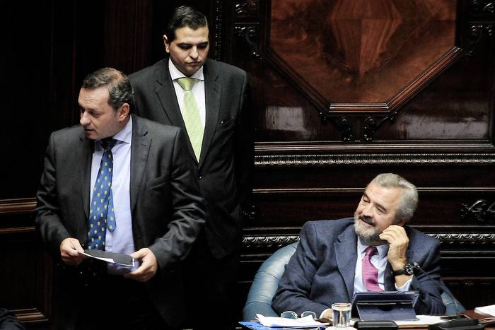 Álvaro Delgado, Luis Calabria y Jorge Larrañaga en la Cámara de Senadores, en el Palacio Legislativo (archivo, abril de 2017). · Foto: Javier Calvelo, adhocFOTOS